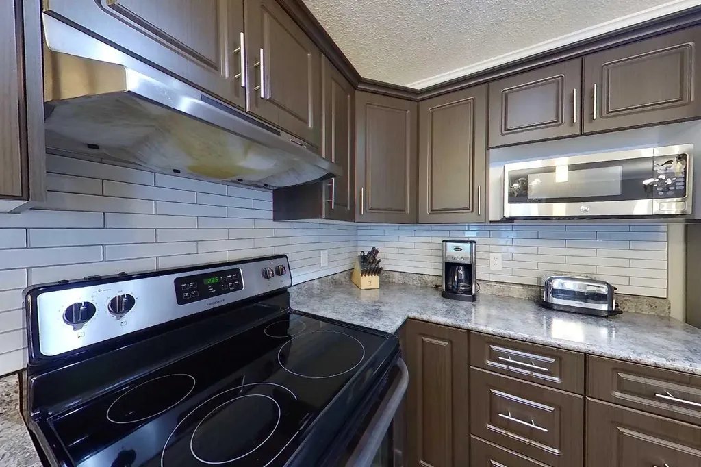 4322 18 Avenue Edson AB T7E 0C1