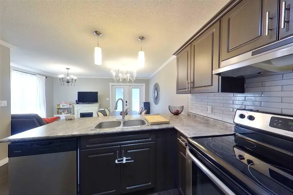 4322 18 Avenue Edson AB T7E 0C1
