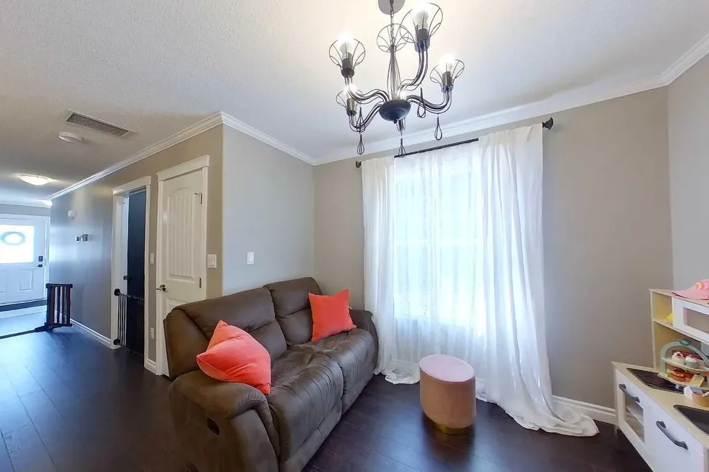 4322 18 Avenue Edson AB T7E 0C1
