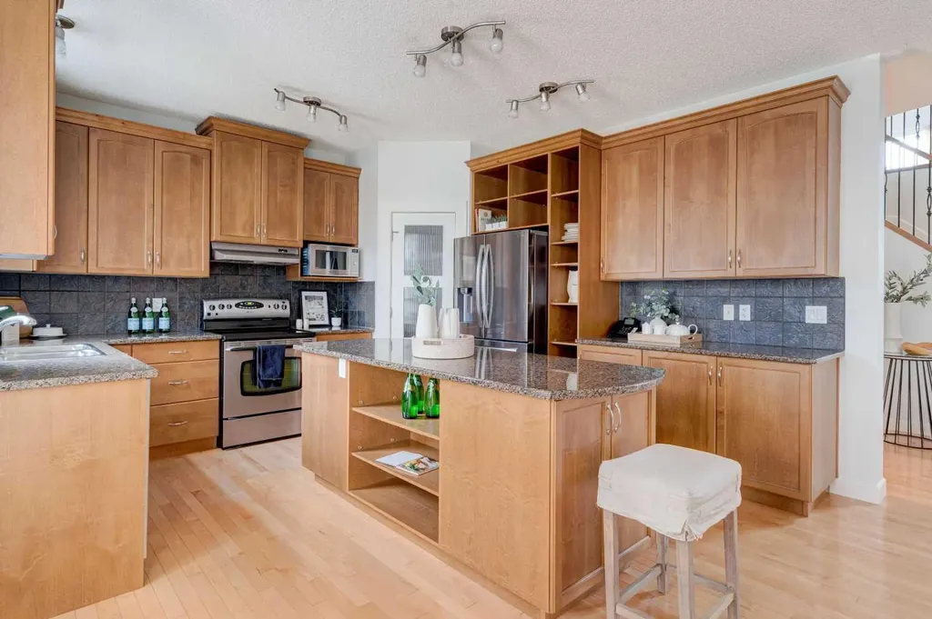 108 Tuscany Estates Close NW Calgary AB T3L 2Z7