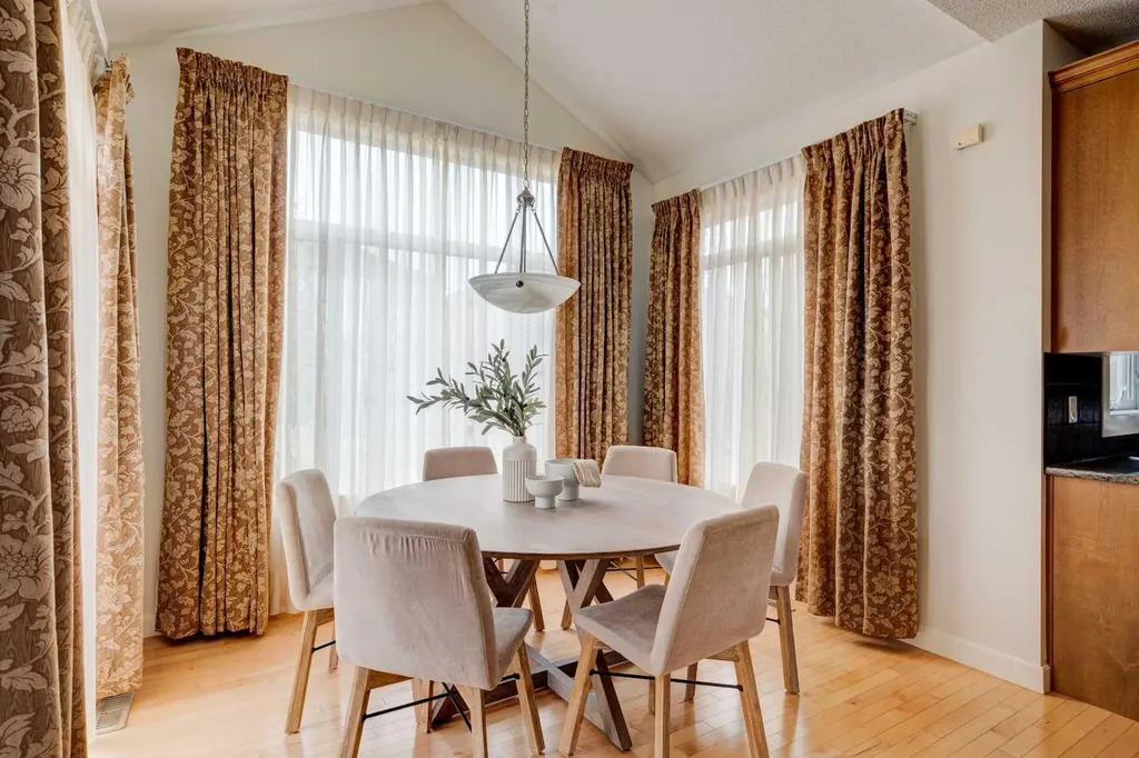108 Tuscany Estates Close NW Calgary AB T3L 2Z7