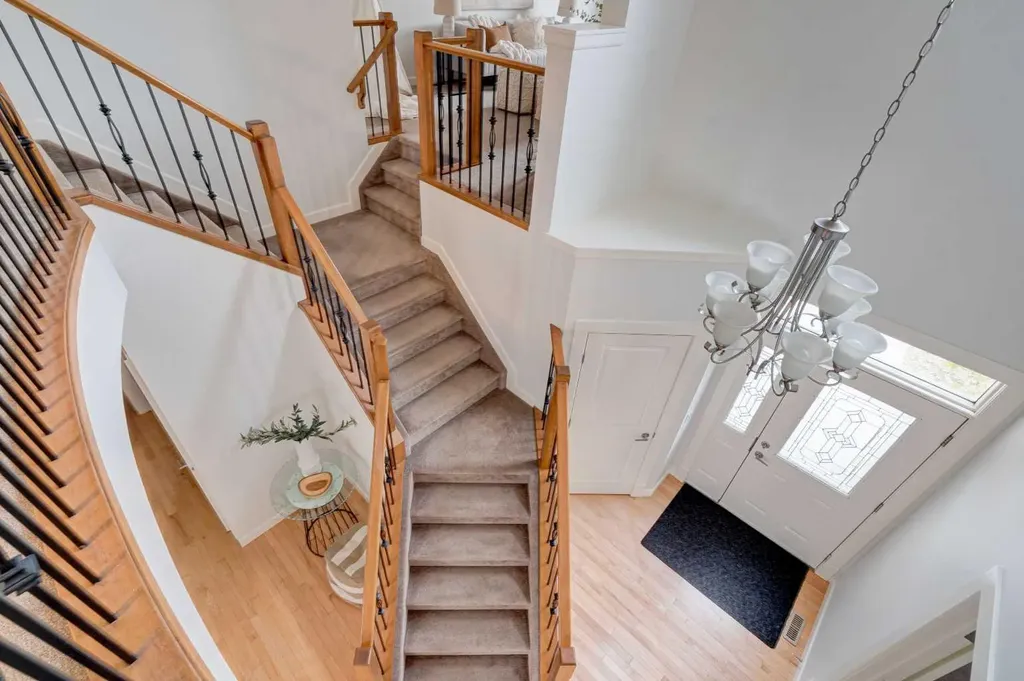 108 Tuscany Estates Close NW Calgary AB T3L 2Z7