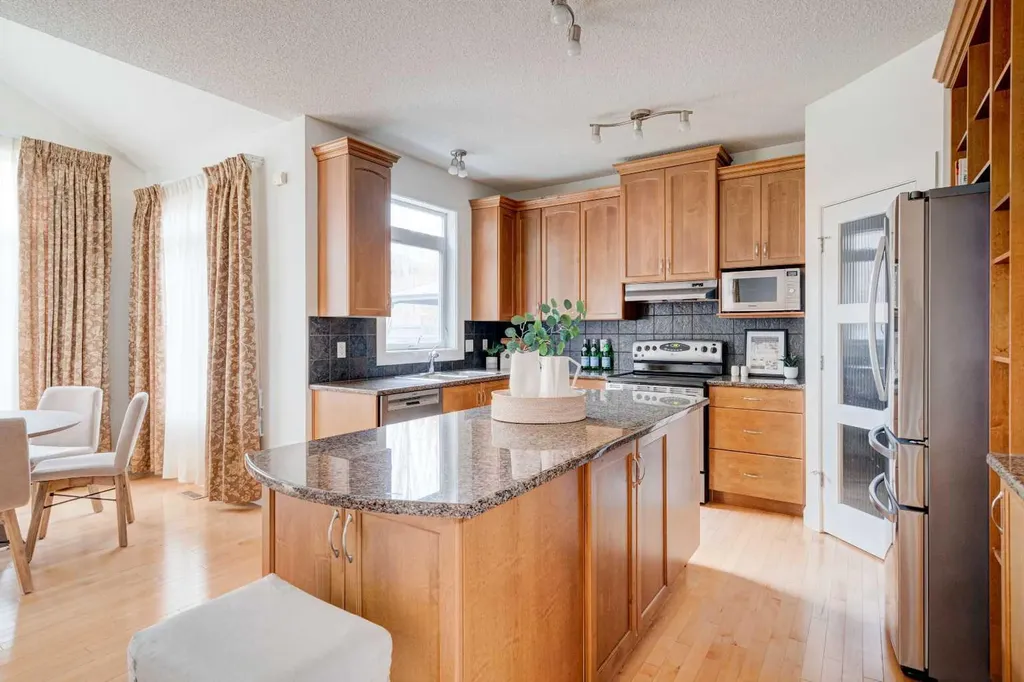 108 Tuscany Estates Close NW Calgary AB T3L 2Z7