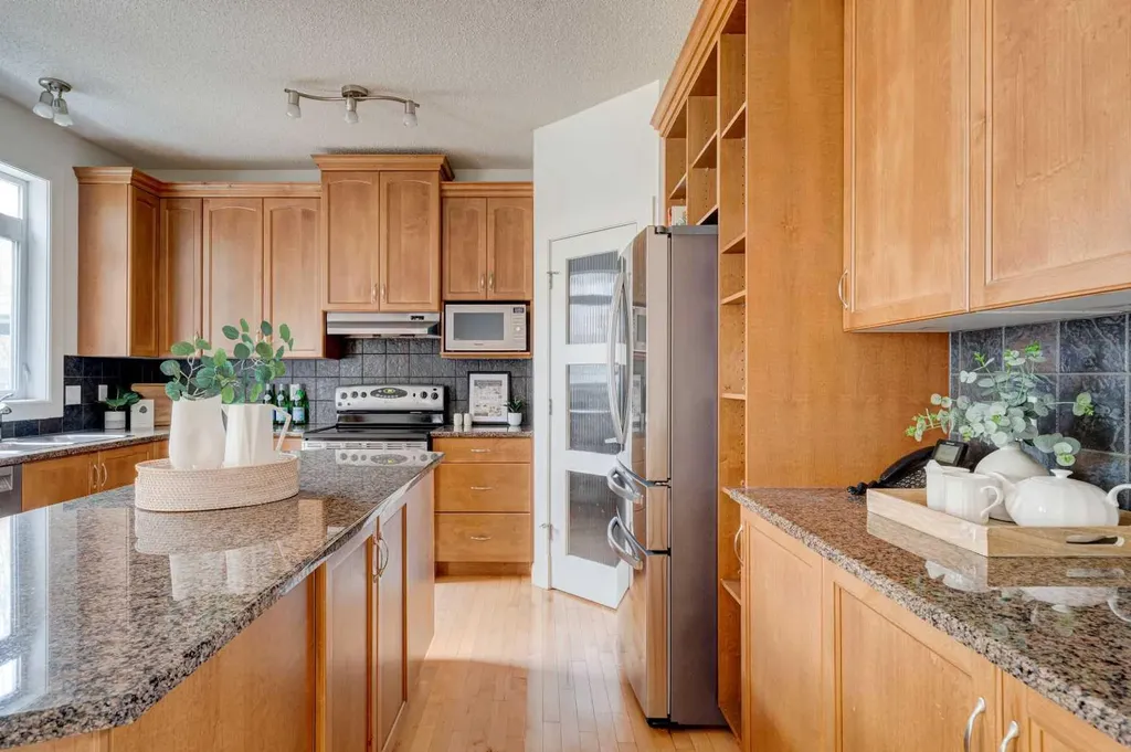 108 Tuscany Estates Close NW Calgary AB T3L 2Z7