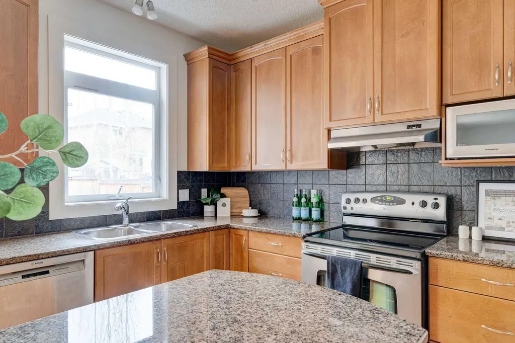 108 Tuscany Estates Close NW Calgary AB T3L 2Z7