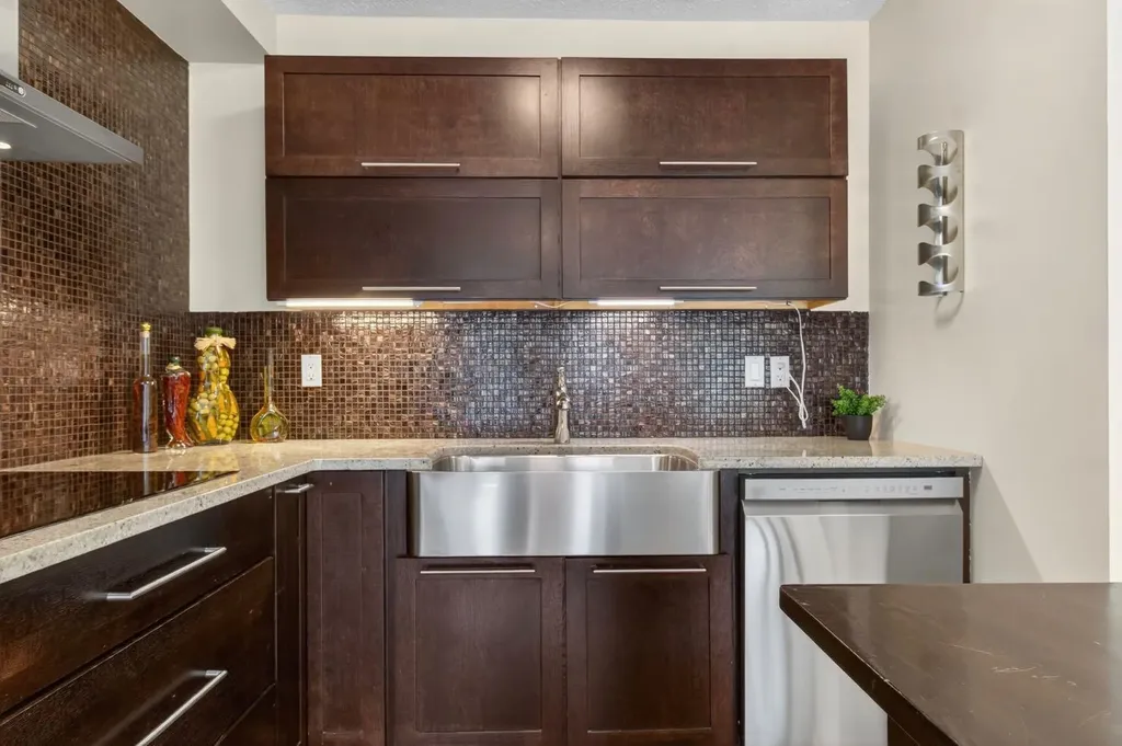 360 Point Mckay Gardens NW Calgary AB T3B4V8