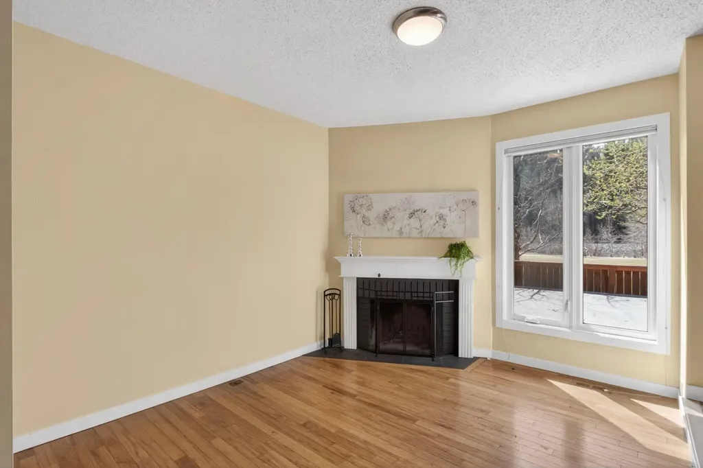 360 Point Mckay Gardens NW Calgary AB T3B4V8