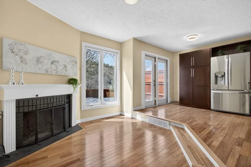 360 Point Mckay Gardens NW Calgary AB T3B4V8