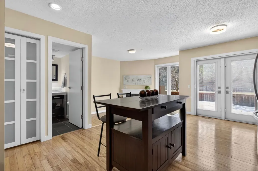 360 Point Mckay Gardens NW Calgary AB T3B4V8