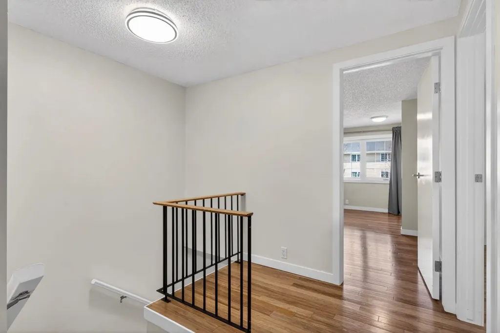 360 Point Mckay Gardens NW Calgary AB T3B4V8