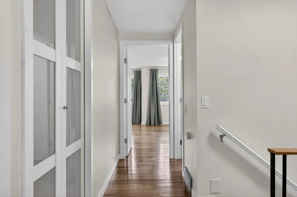 360 Point Mckay Gardens NW Calgary AB T3B4V8