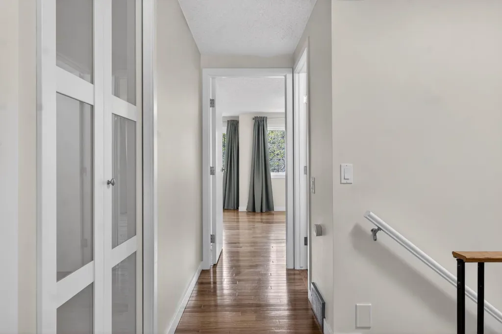 360 Point Mckay Gardens NW Calgary AB T3B4V8