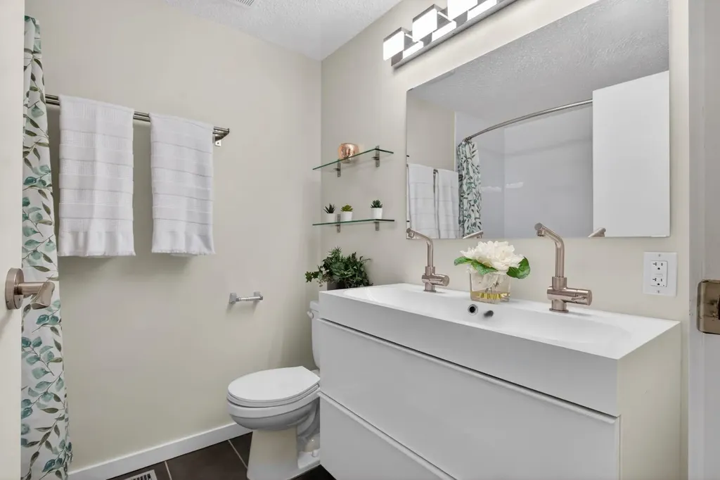 360 Point Mckay Gardens NW Calgary AB T3B4V8