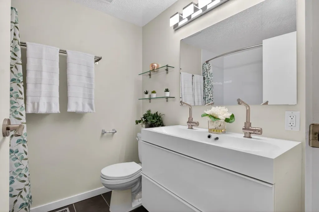 360 Point Mckay Gardens NW Calgary AB T3B4V8