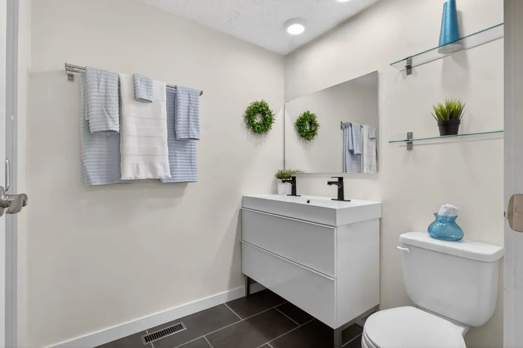 360 Point Mckay Gardens NW Calgary AB T3B4V8