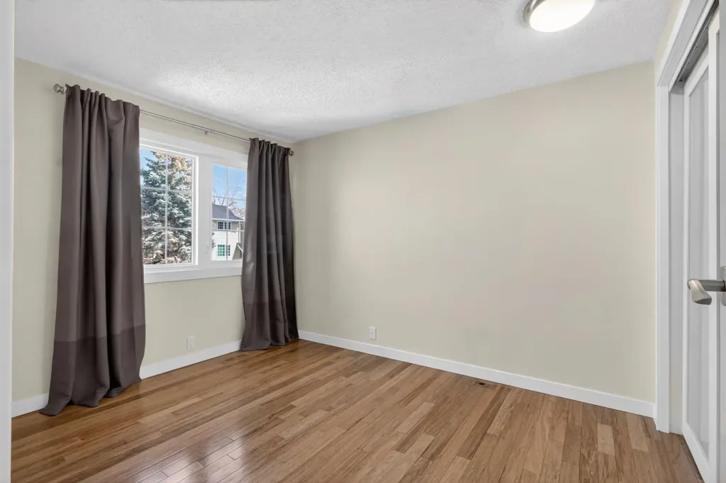 360 Point Mckay Gardens NW Calgary AB T3B4V8