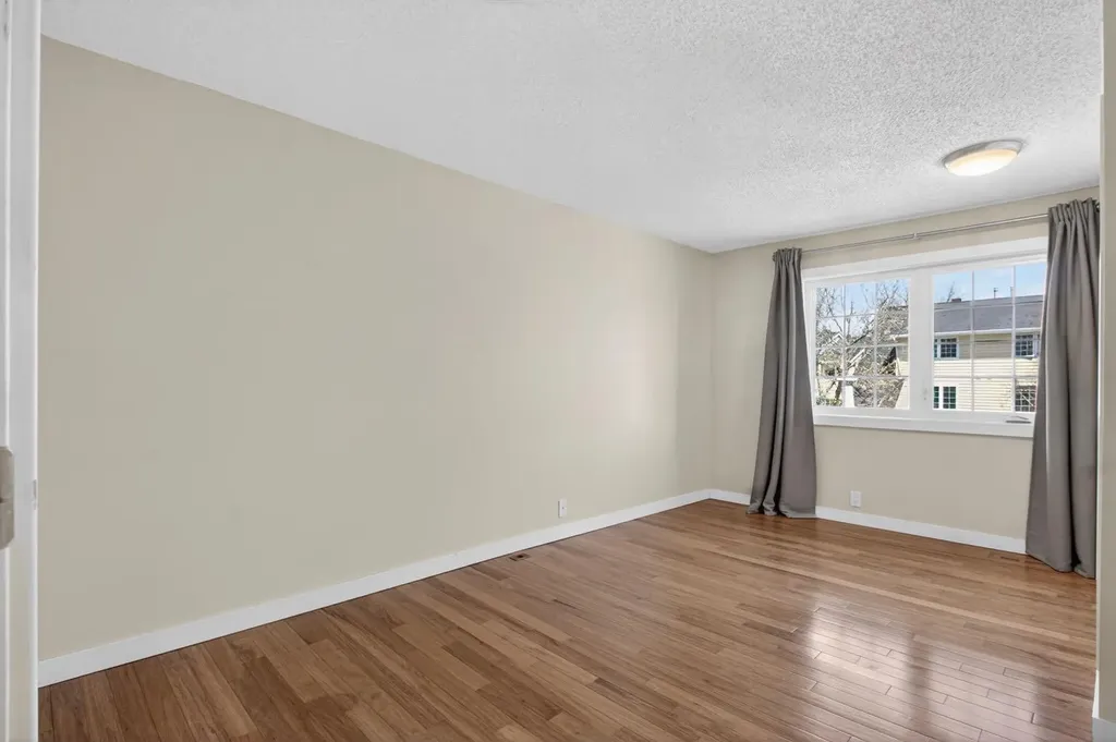 360 Point Mckay Gardens NW Calgary AB T3B4V8