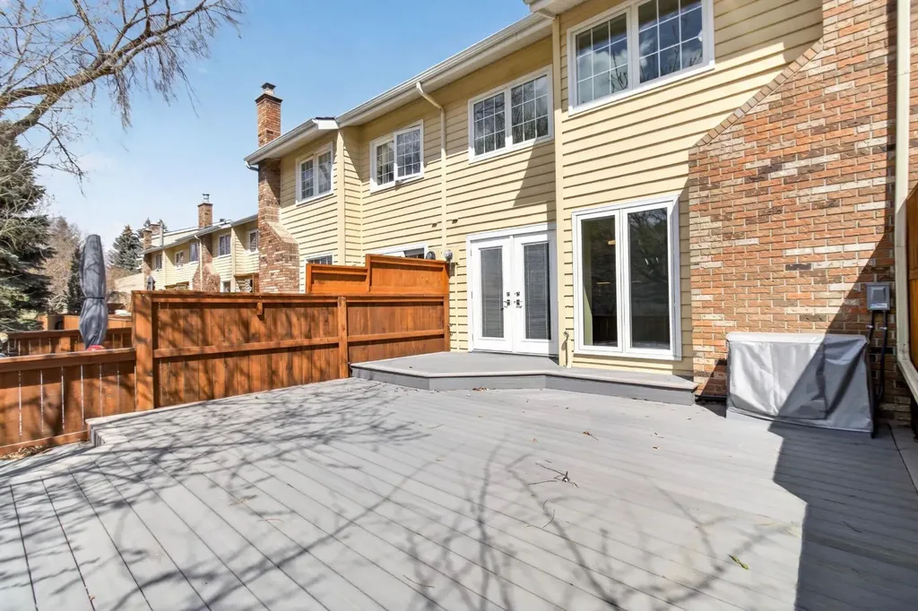 360 Point Mckay Gardens NW Calgary AB T3B4V8