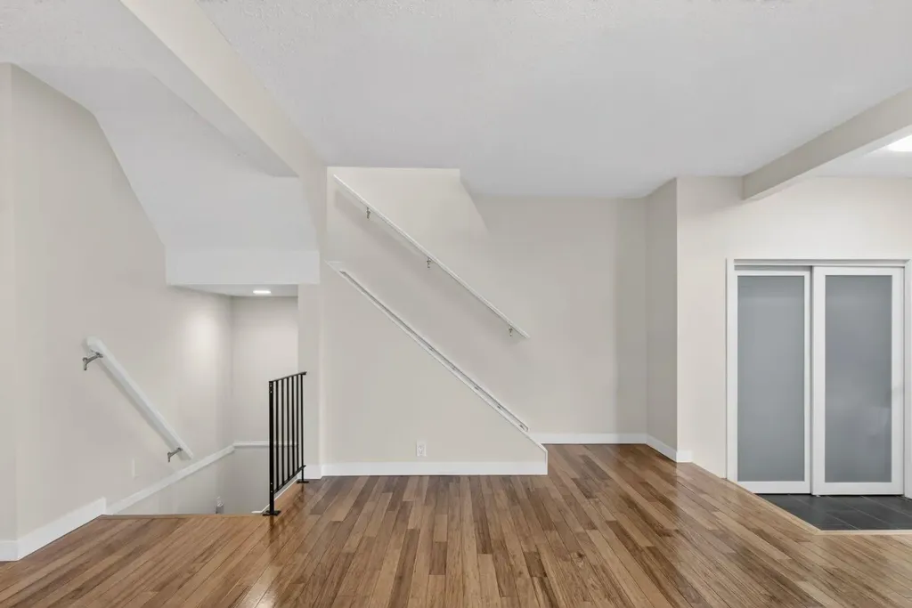 360 Point Mckay Gardens NW Calgary AB T3B4V8