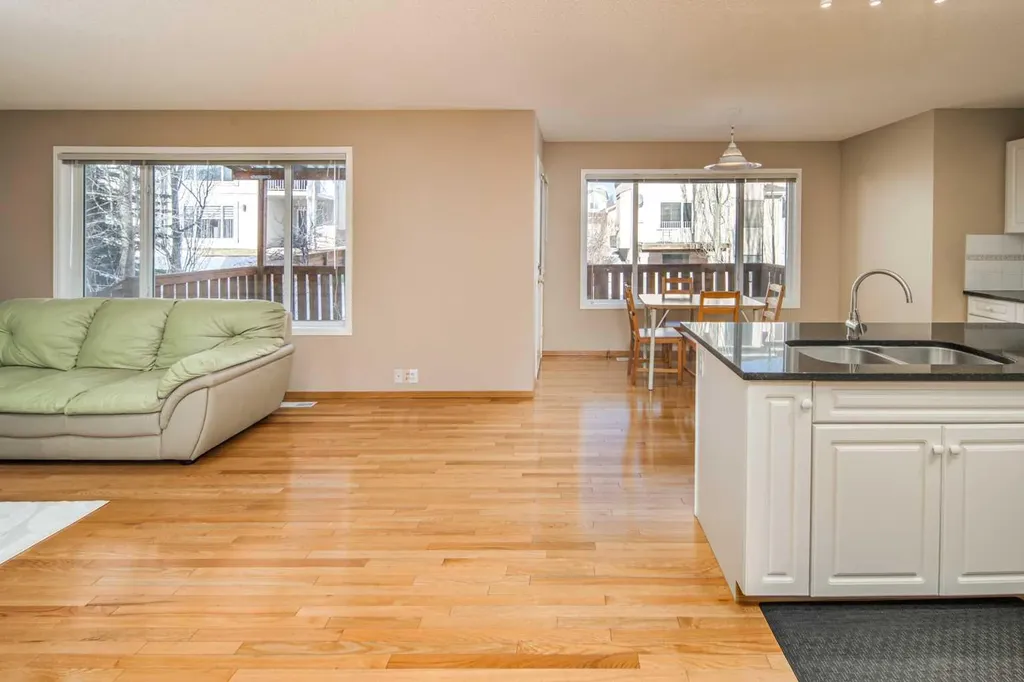 110 Hampstead Rise NW Calgary AB T3A 6B5