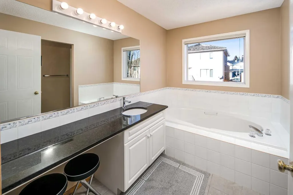110 Hampstead Rise NW Calgary AB T3A 6B5