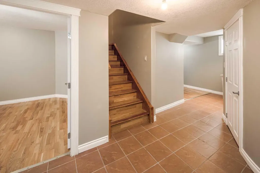 110 Hampstead Rise NW Calgary AB T3A 6B5
