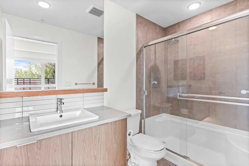 120 18 Avenue SW Calgary AB T2S3H5