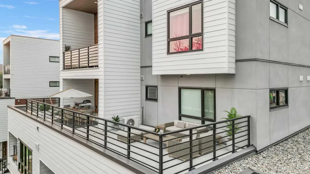 120 18 Avenue SW Calgary AB T2S3H5