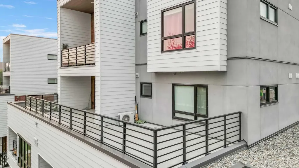 120 18 Avenue SW Calgary AB T2S3H5