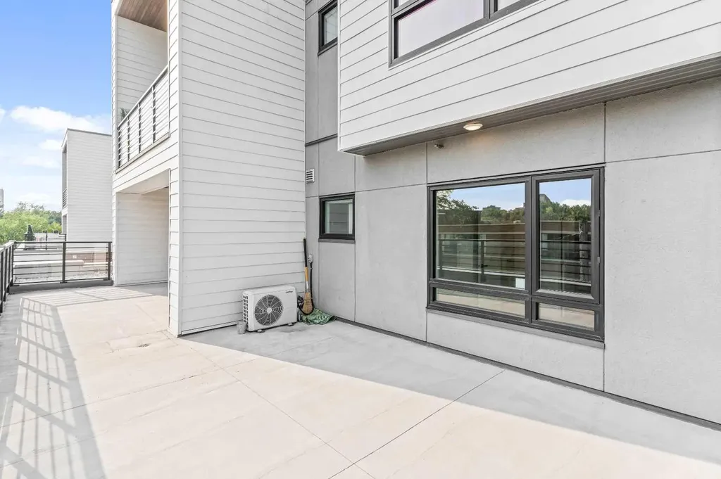 120 18 Avenue SW Calgary AB T2S3H5