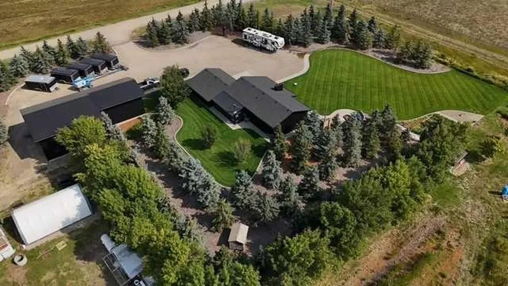 223001 Twp 9-2 Coalhurst AB T0L 0V0