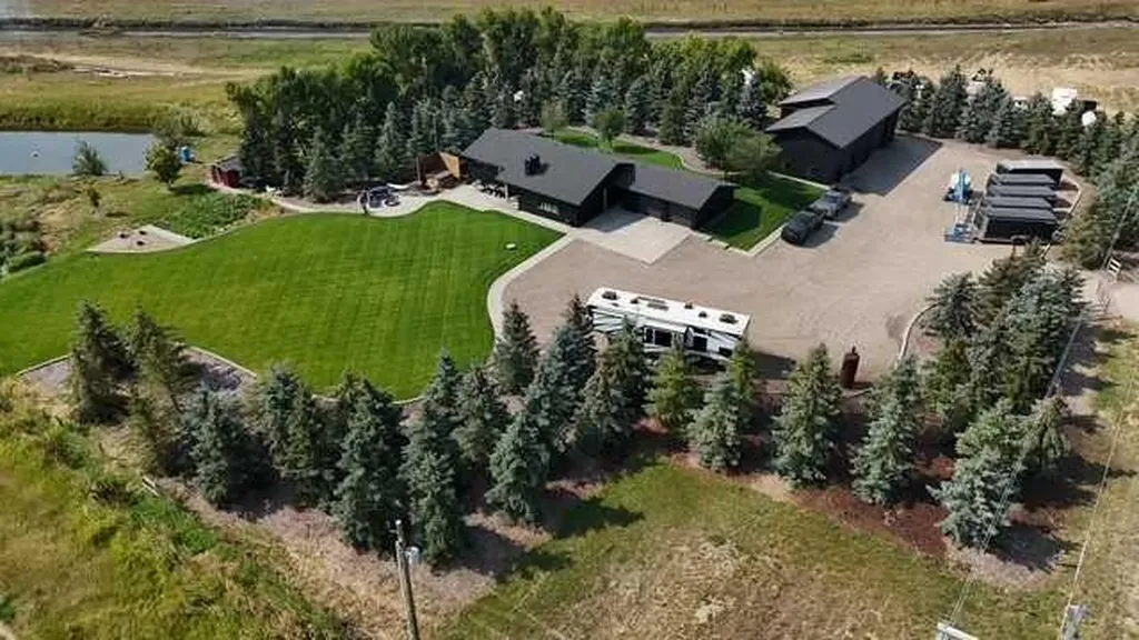 223001 Twp 9-2 Coalhurst AB T0L 0V0