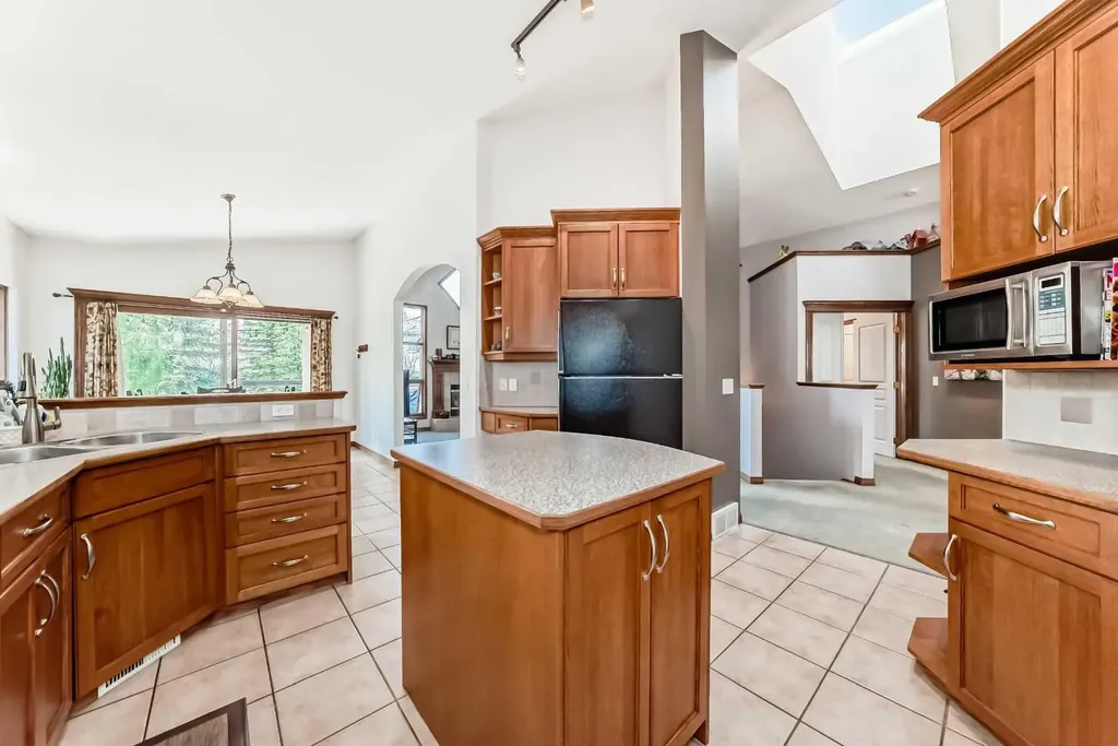 60 Hamptons Terrace NW Calgary AB T3A 5X5
