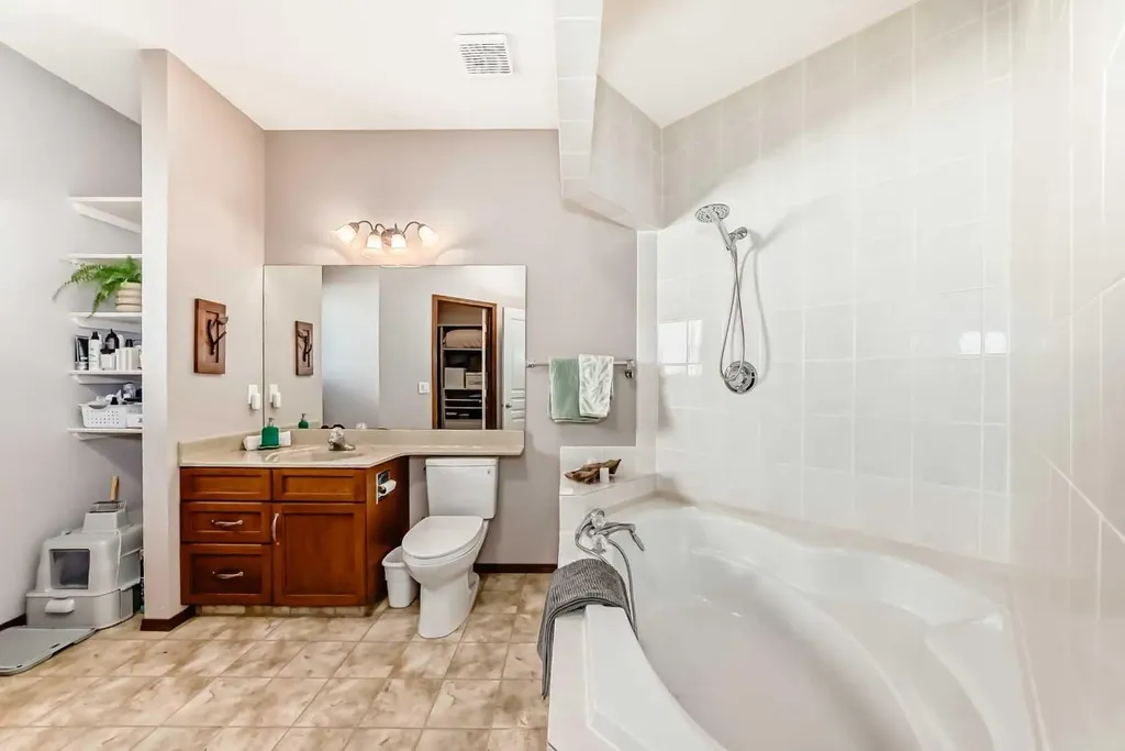 60 Hamptons Terrace NW Calgary AB T3A 5X5