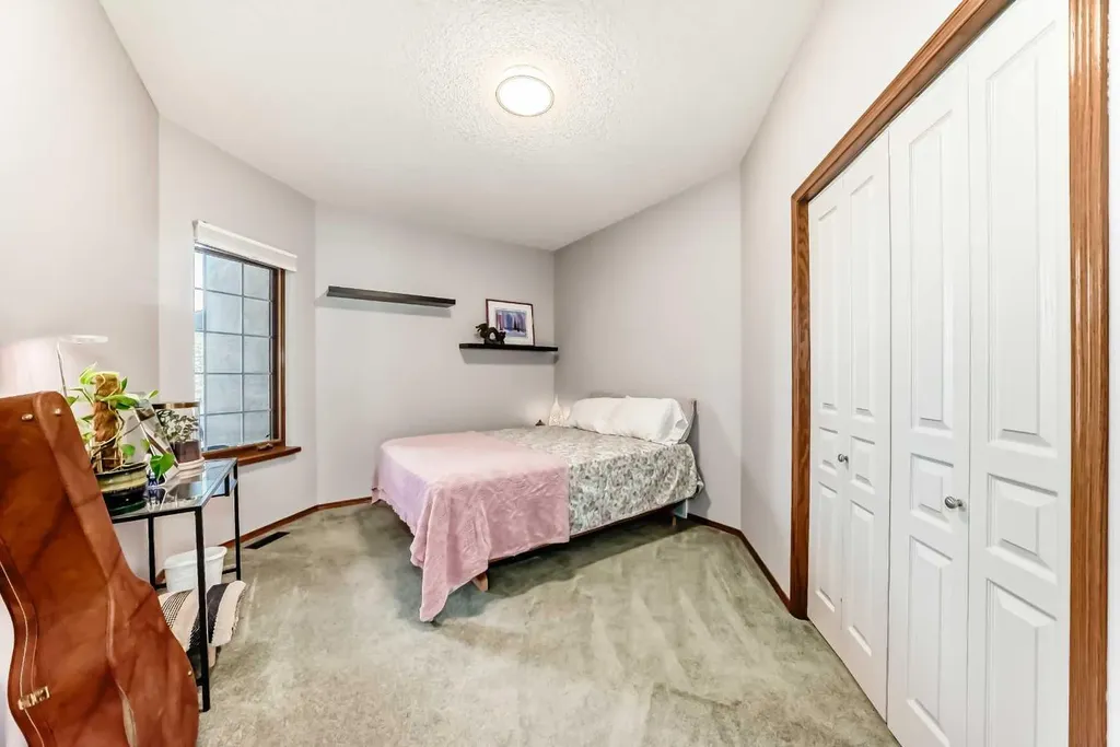 60 Hamptons Terrace NW Calgary AB T3A 5X5