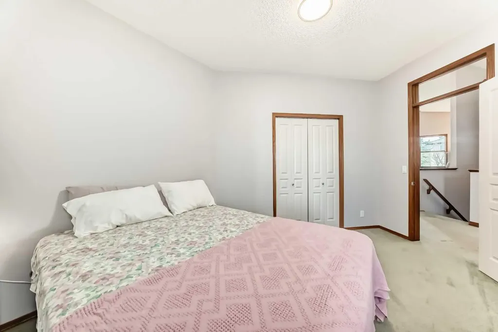 60 Hamptons Terrace NW Calgary AB T3A 5X5