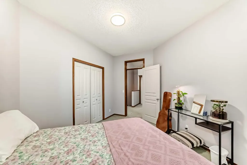 60 Hamptons Terrace NW Calgary AB T3A 5X5