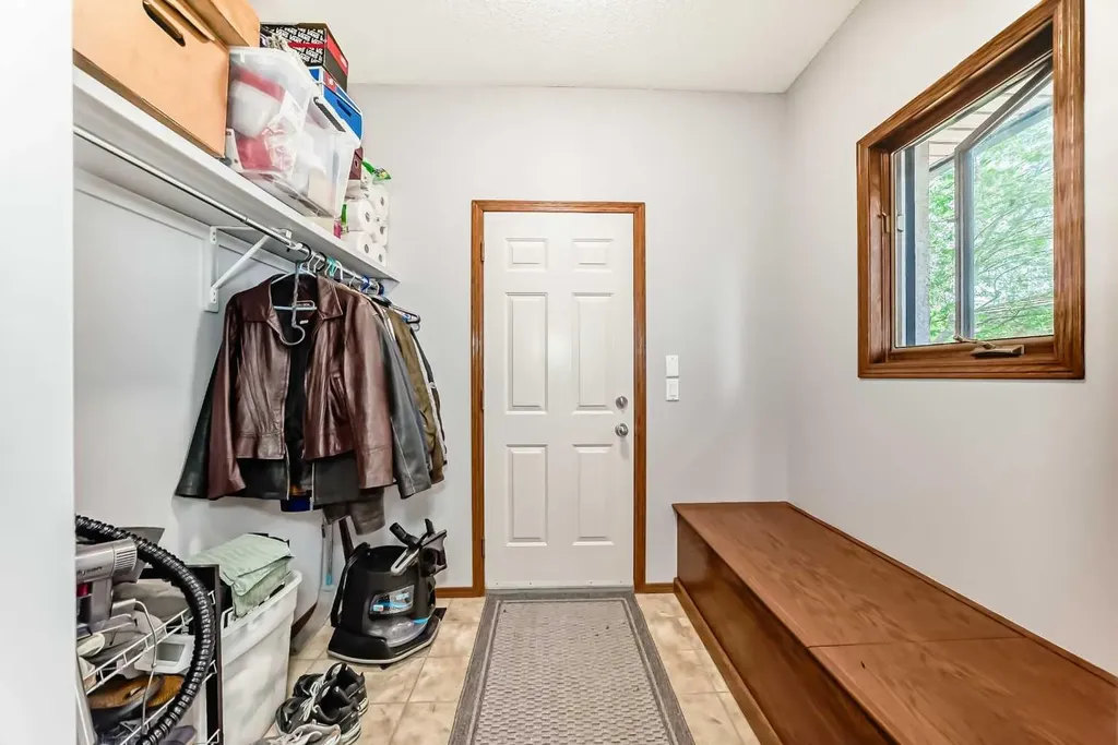 60 Hamptons Terrace NW Calgary AB T3A 5X5