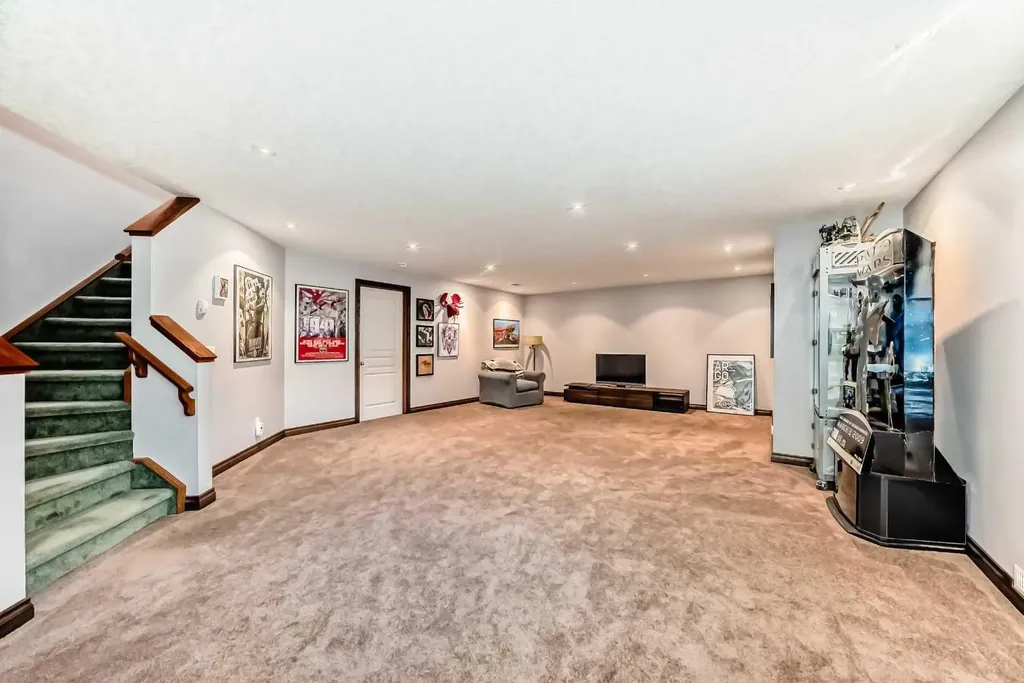 60 Hamptons Terrace NW Calgary AB T3A 5X5