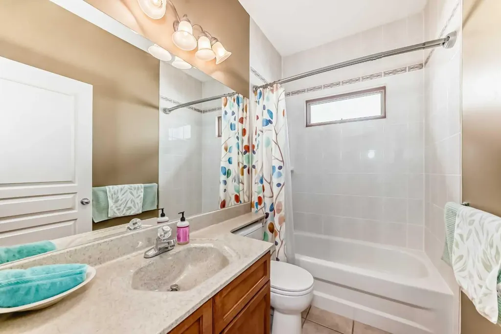 60 Hamptons Terrace NW Calgary AB T3A 5X5