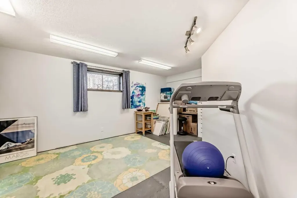 60 Hamptons Terrace NW Calgary AB T3A 5X5