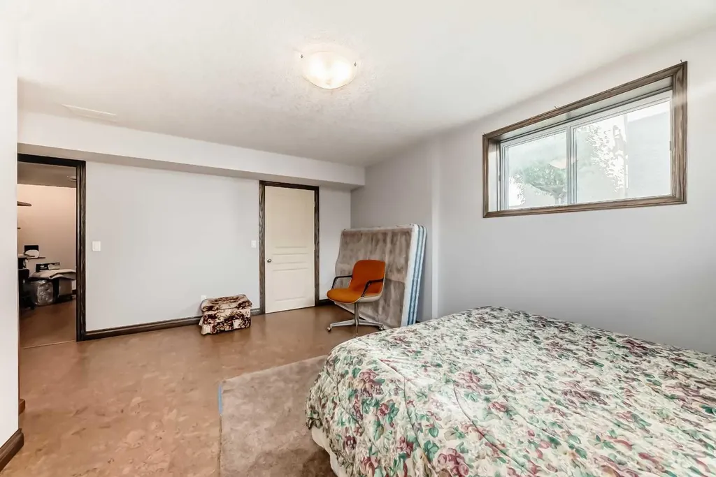 60 Hamptons Terrace NW Calgary AB T3A 5X5