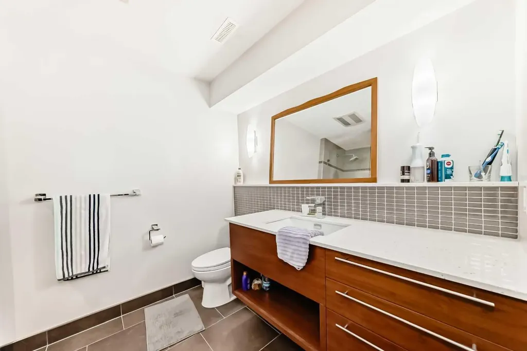 60 Hamptons Terrace NW Calgary AB T3A 5X5