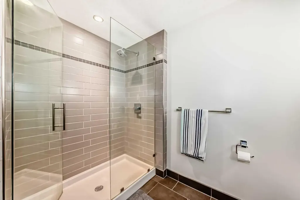 60 Hamptons Terrace NW Calgary AB T3A 5X5