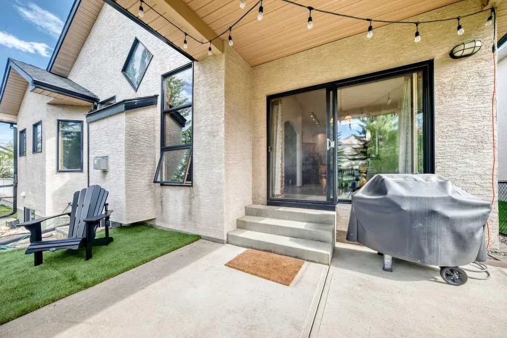 60 Hamptons Terrace NW Calgary AB T3A 5X5