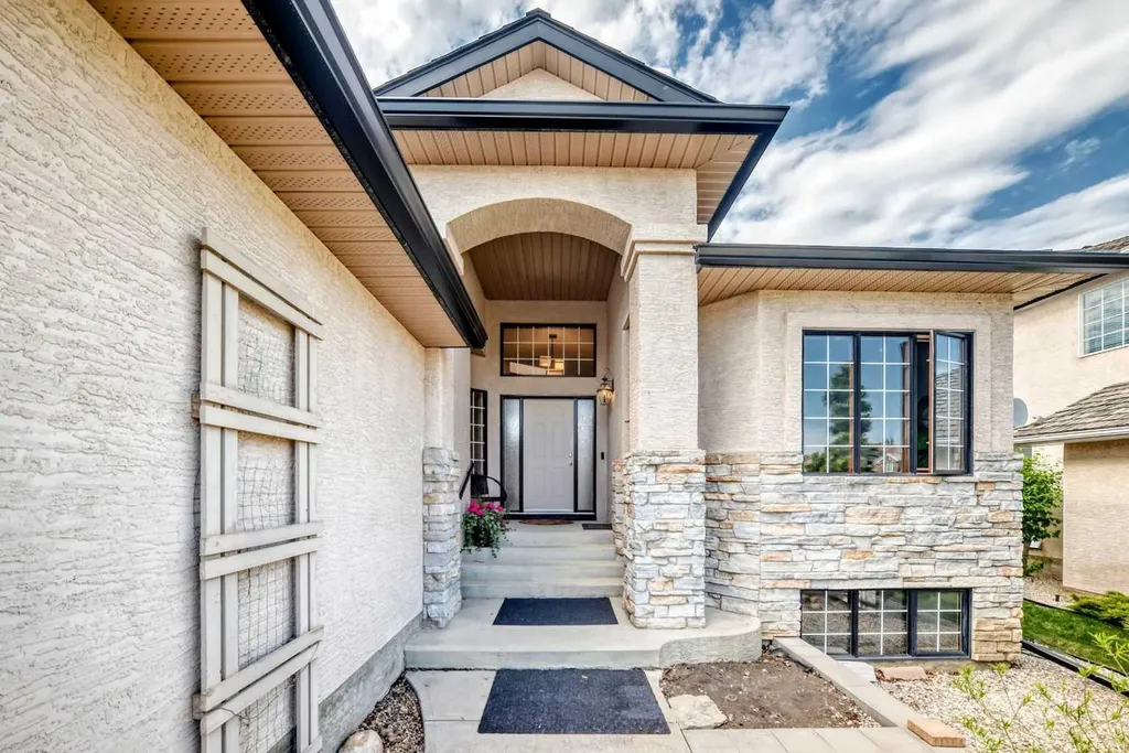 60 Hamptons Terrace NW Calgary AB T3A 5X5
