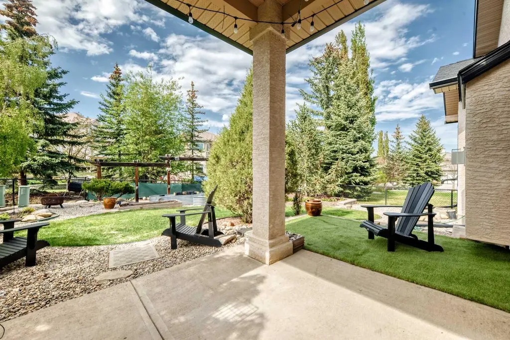 60 Hamptons Terrace NW Calgary AB T3A 5X5