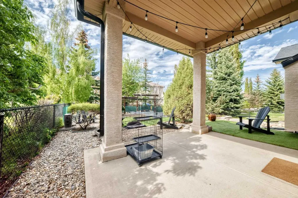 60 Hamptons Terrace NW Calgary AB T3A 5X5