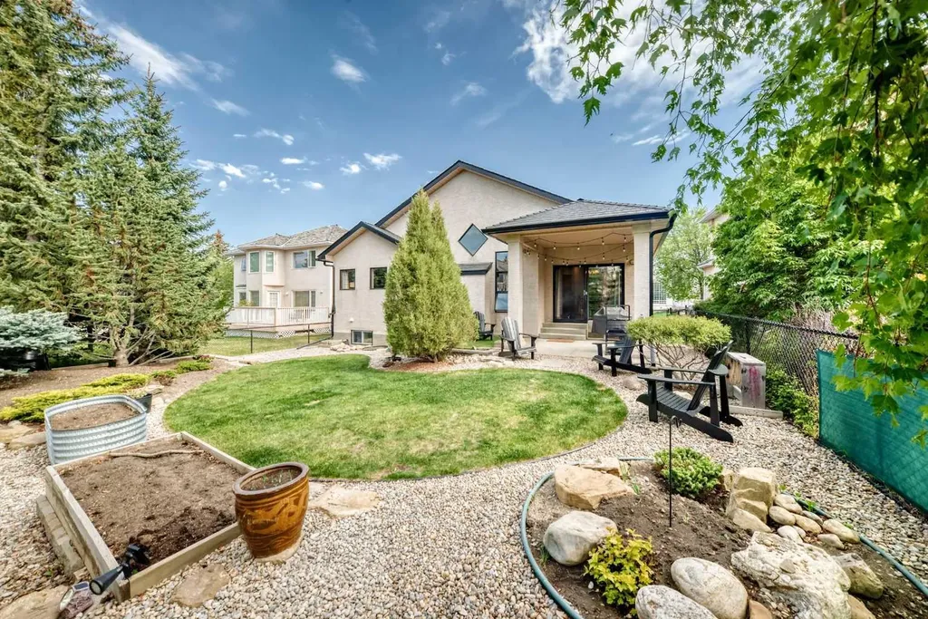60 Hamptons Terrace NW Calgary AB T3A 5X5