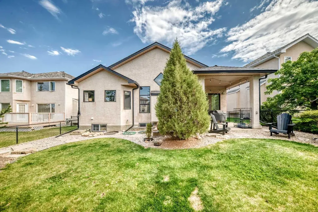 60 Hamptons Terrace NW Calgary AB T3A 5X5